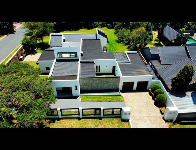 6 BEDROOM FREEHOLD FOR SALE IN DIE HEUWEL